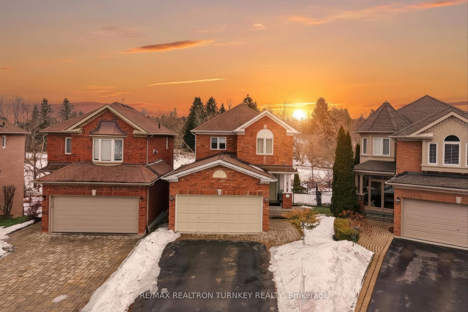 423-hewitt-circle-newmarket-ontario-n12699984