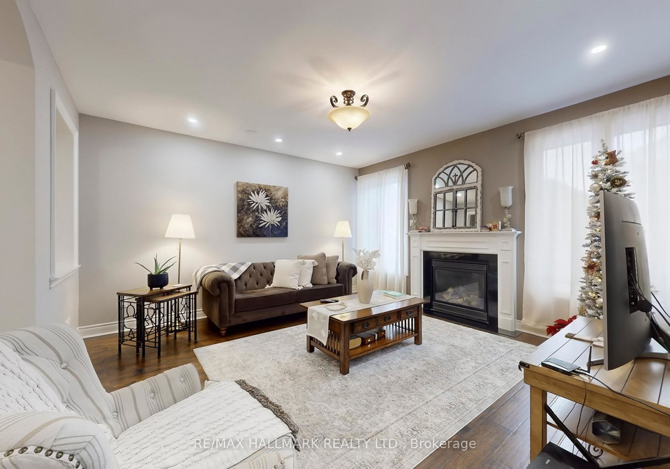 192-tonner-crescent-aurora-ontario-n12701384