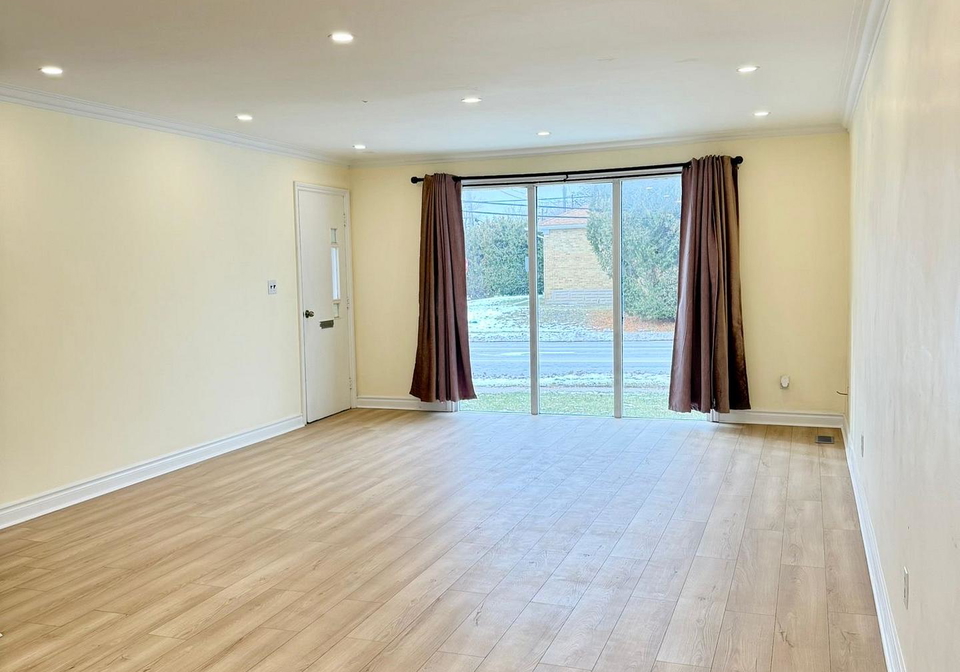 61-parkside-drive-newmarket-ontario-n12705342