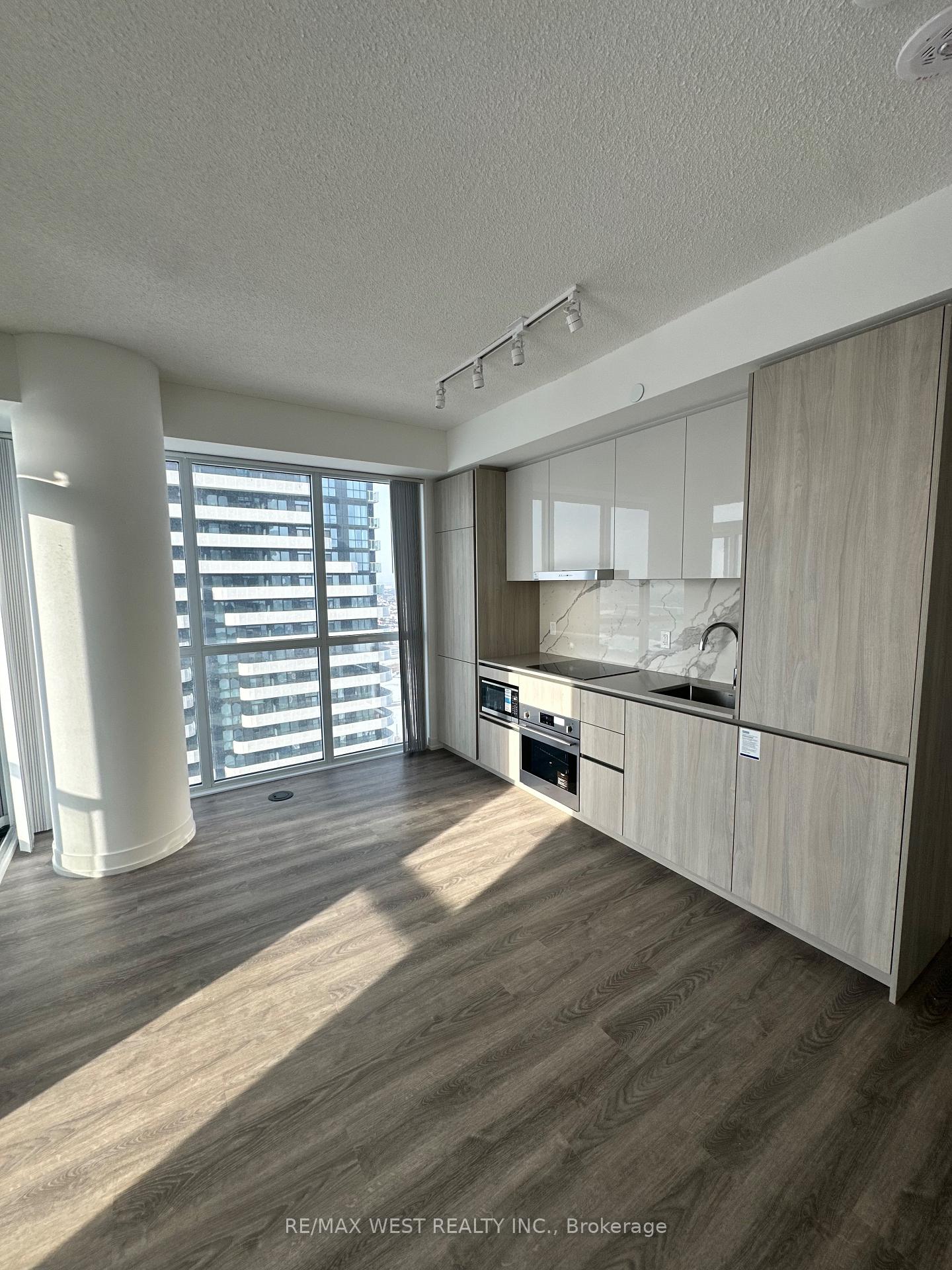 8-interchange-way-vaughan-ontario-n12706798