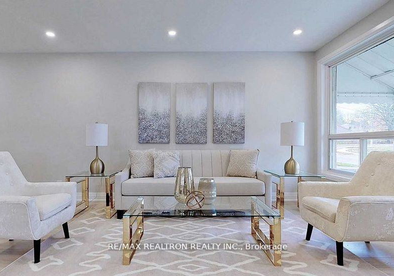 9-lee-gate-aurora-ontario-n12713376