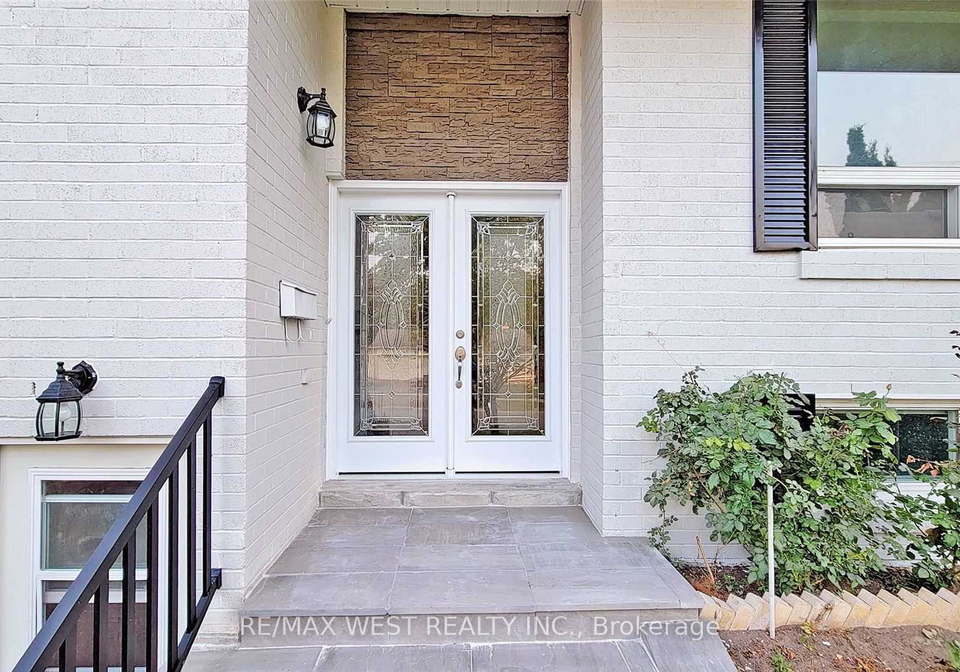 360-dixon-boulevard-newmarket-ontario-n12717678