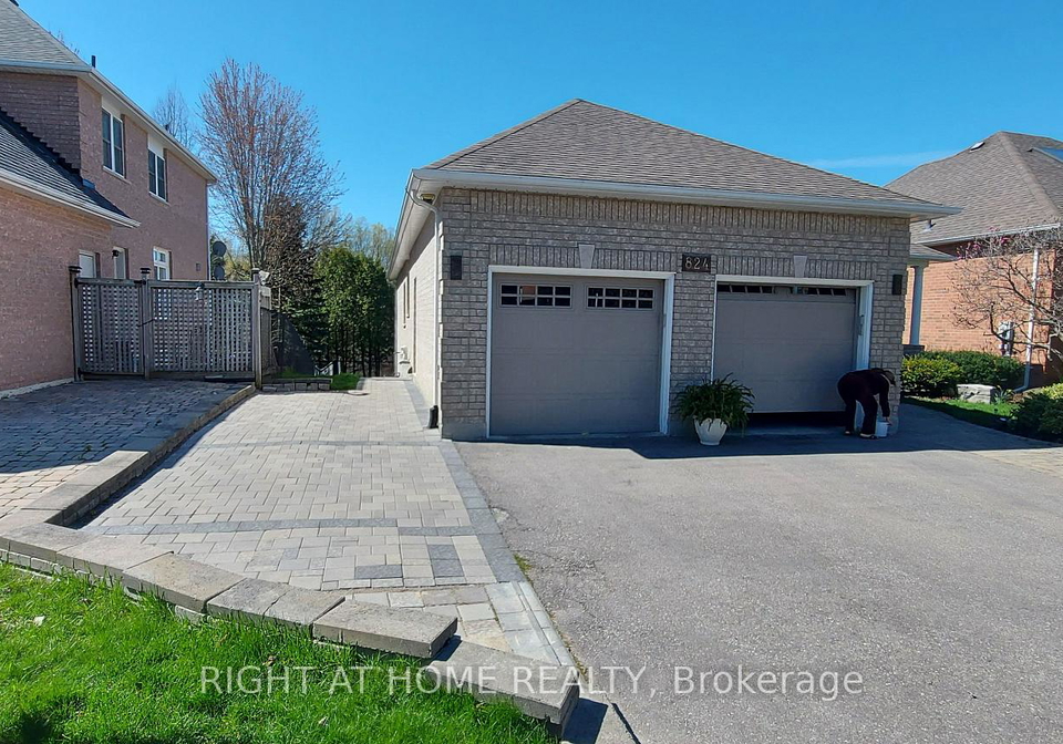 824-shadrach-drive-newmarket-ontario-n12720698