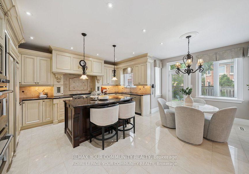 22-theobalds-circle-richmond-hill-ontario-n12722316