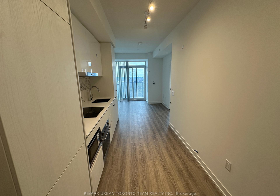 8-interchange-way-vaughan-ontario-n12727814