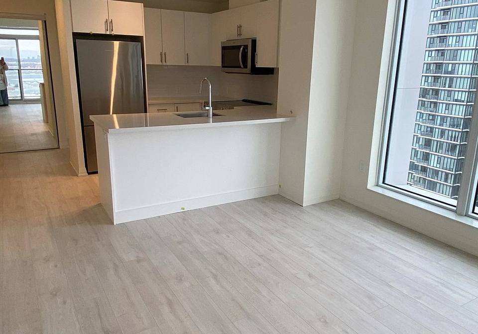 8960-jane-street-e-vaughan-ontario-n12731876