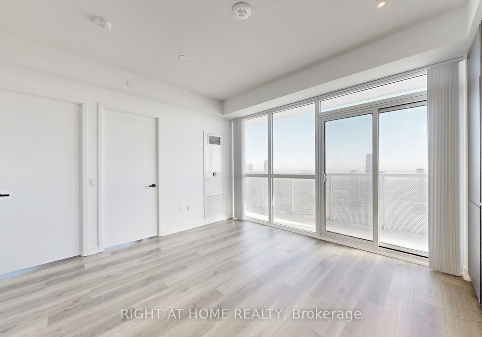 8-interchange-way-vaughan-ontario-n12733746