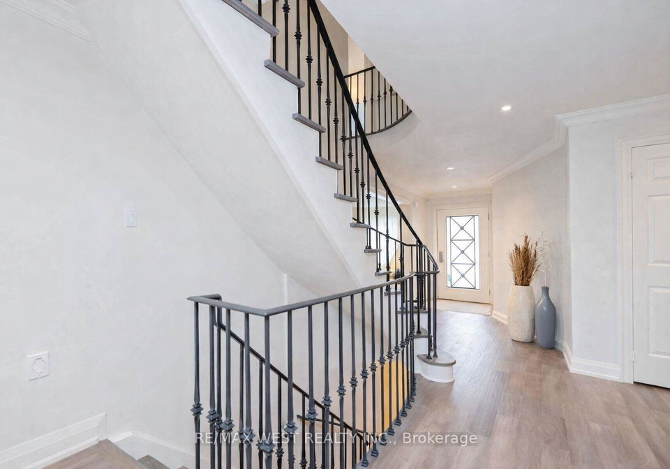 15-dundurn-crescent-vaughan-ontario-n12736396