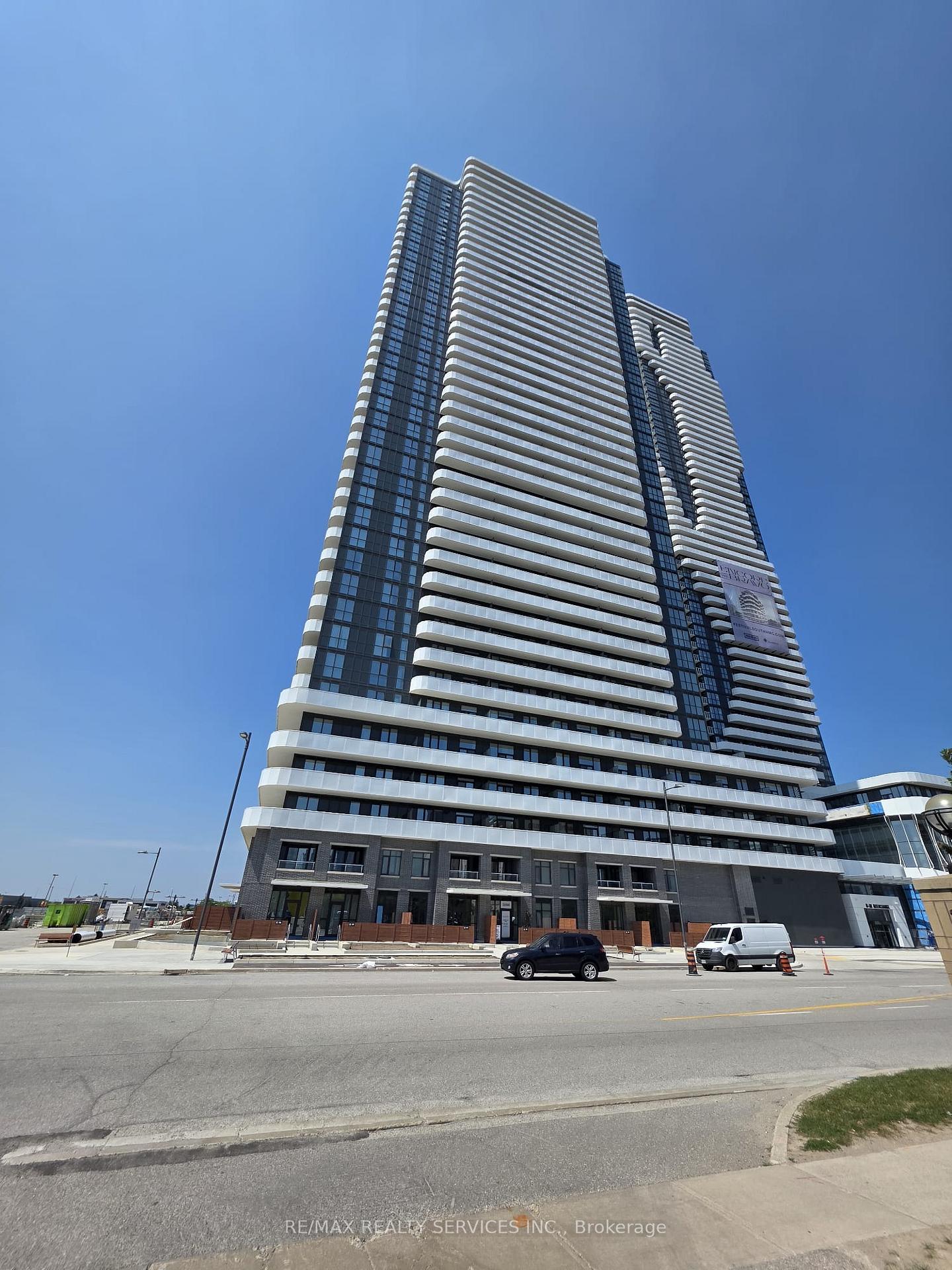 28-interchange-way-vaughan-ontario-n12737298