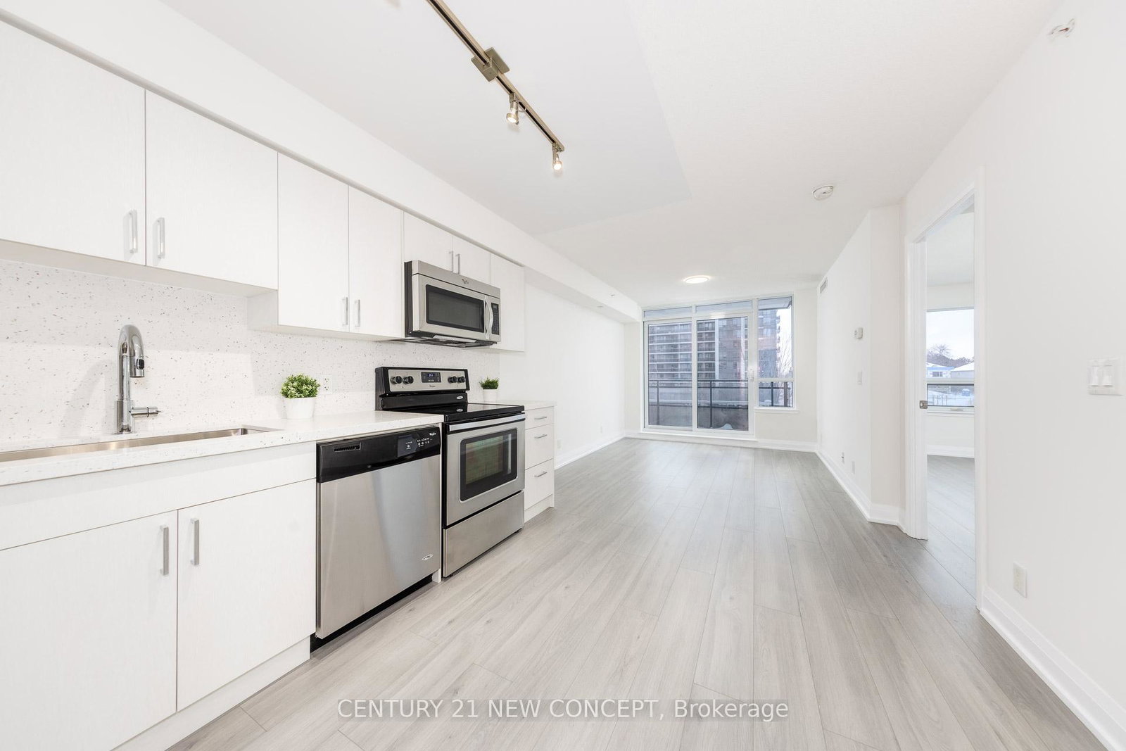 372-highway-7-east-road-e-richmond-hill-ontario-n12737928