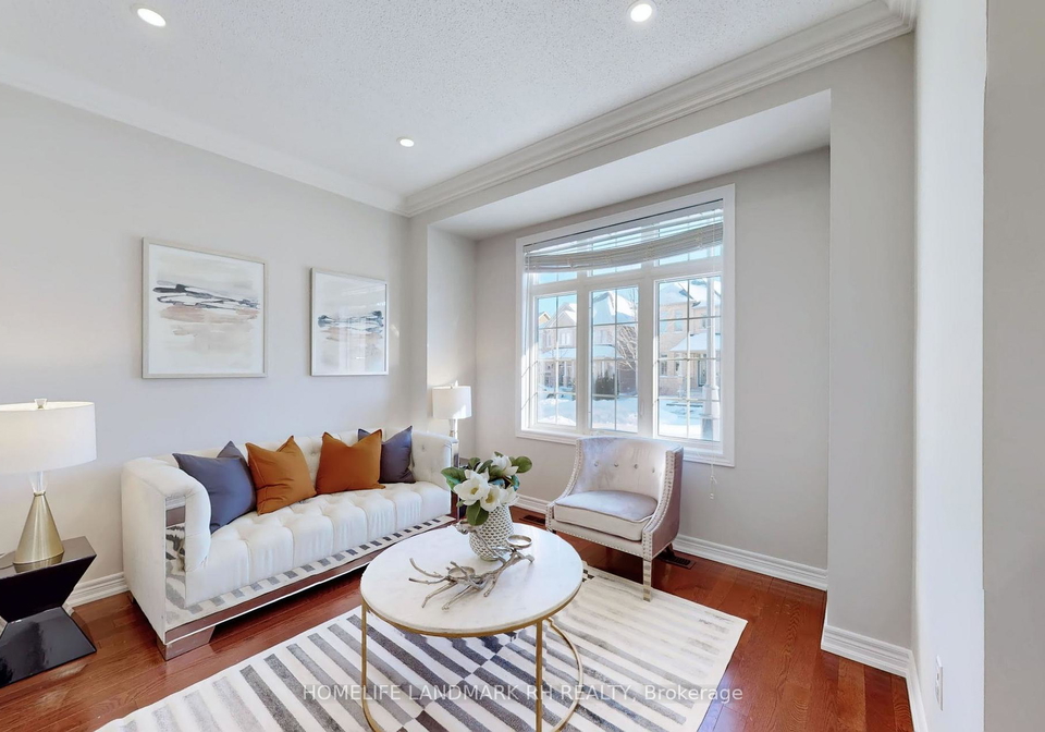 1031-blackhall-crescent-newmarket-ontario-n12743798