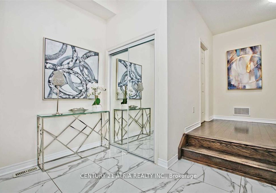 10-kavanagh-avenue-east-gwillimbury-ontario-n12745786