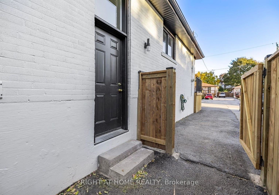 703-sunnypoint-drive-newmarket-ontario-n12747116