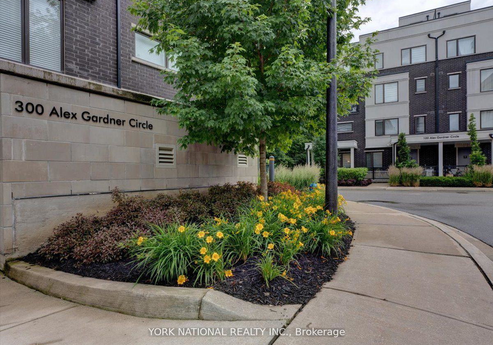 300-alex-gardner-circle-aurora-ontario-n12750574