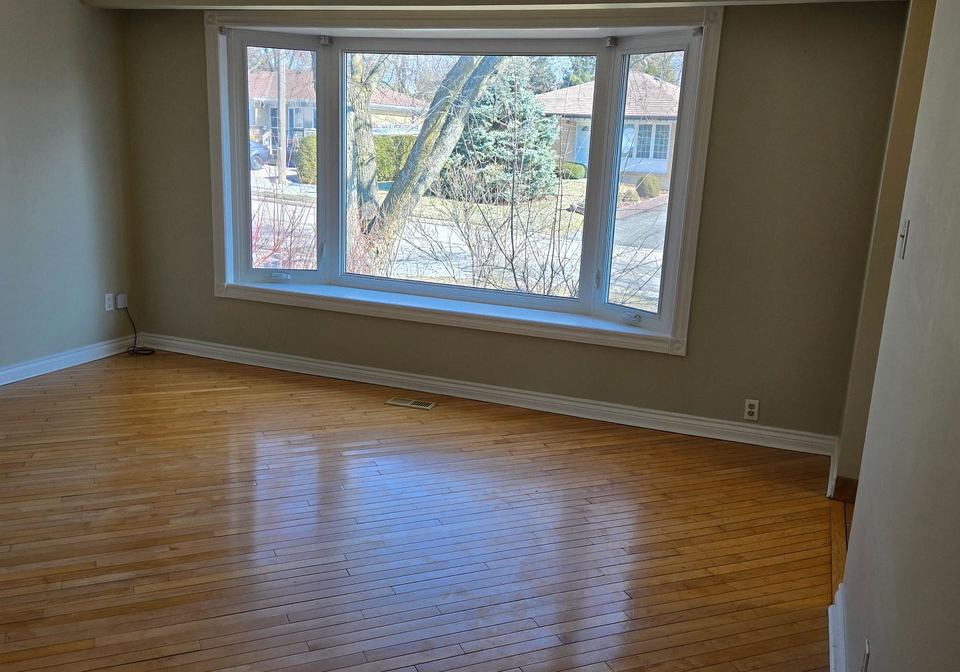18-collins-crescent-aurora-ontario-n12752306