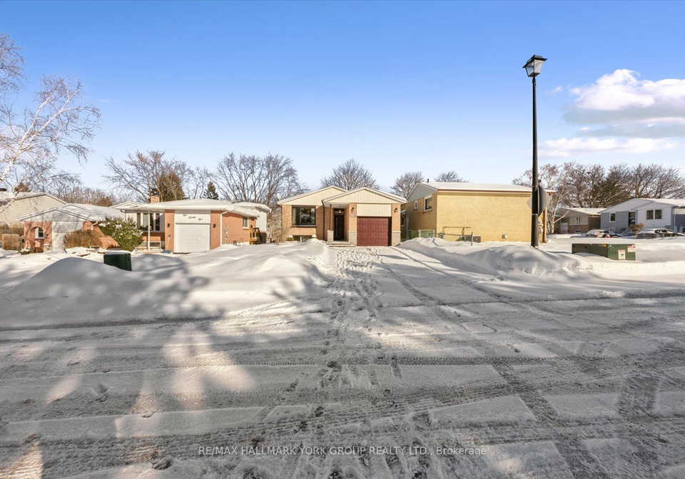 527-cody-crescent-newmarket-ontario-n12757364