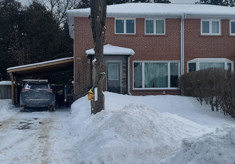 23-glass-drive-upper-unit-aurora-ontario-n12764196