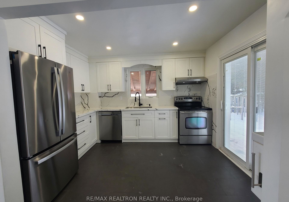 23-glass-drive-upper-unit-aurora-ontario-n12764196