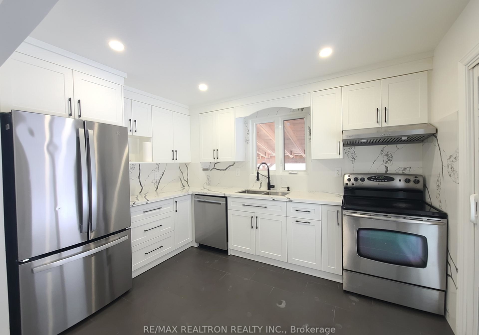 23-glass-drive-upper-unit-aurora-ontario-n12764196