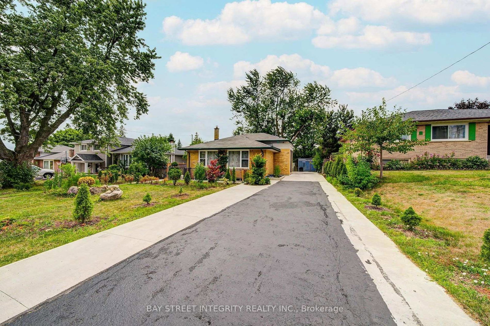 16-arrowflight-drive-markham-ontario-n12764772