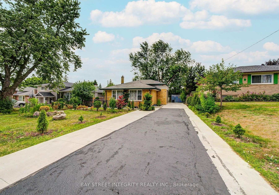 16-arrowflight-drive-markham-ontario-n12764772