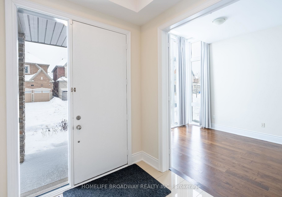 166-conklin-crescent-aurora-ontario-n12766446