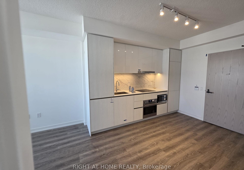 8-interchange-way-vaughan-ontario-n12766990