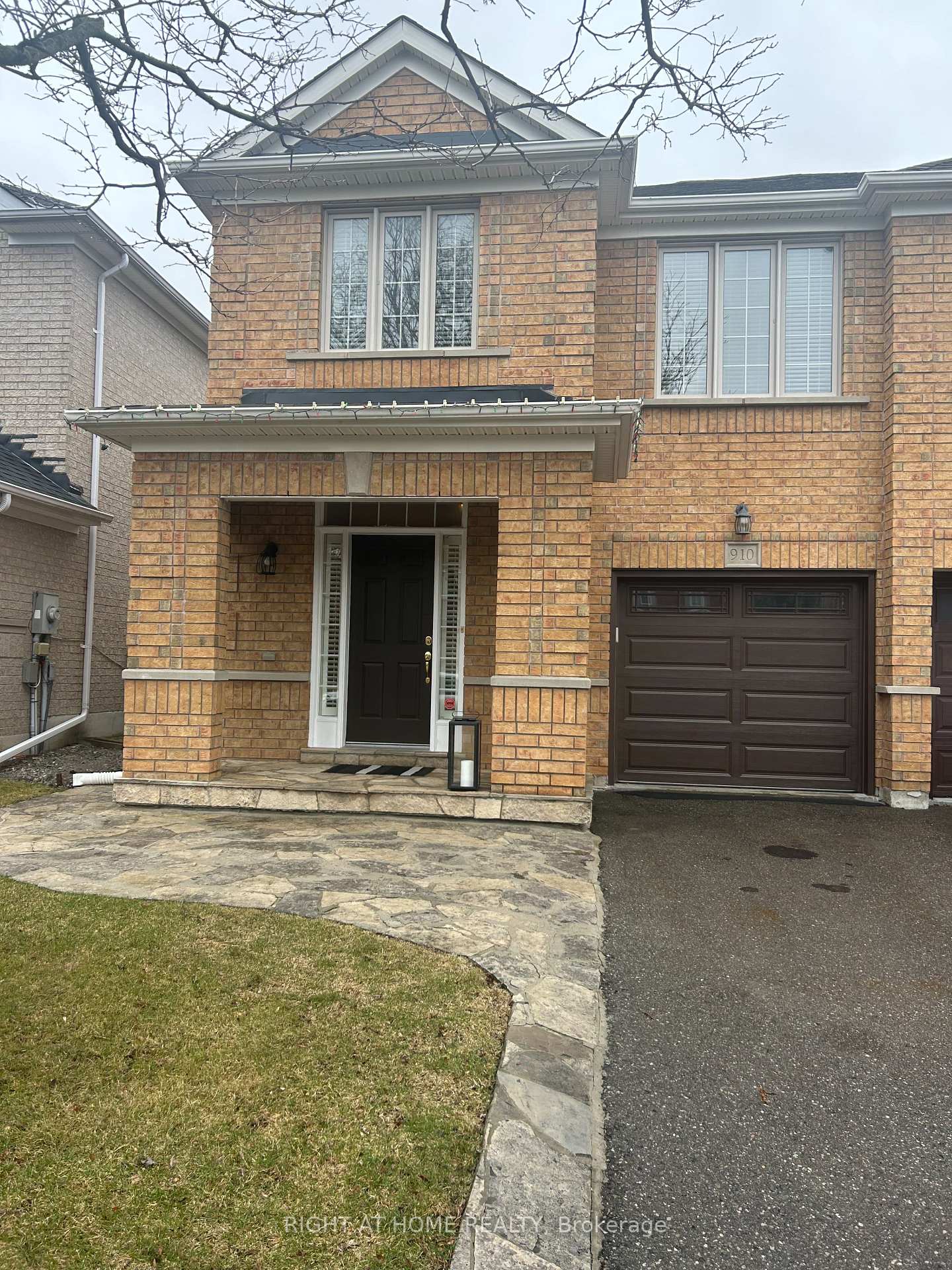 910-oaktree-crescent-newmarket-ontario-n12768604