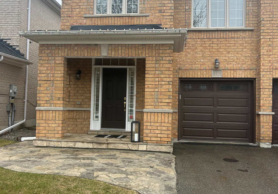910-oaktree-crescent-newmarket-ontario-n12768604