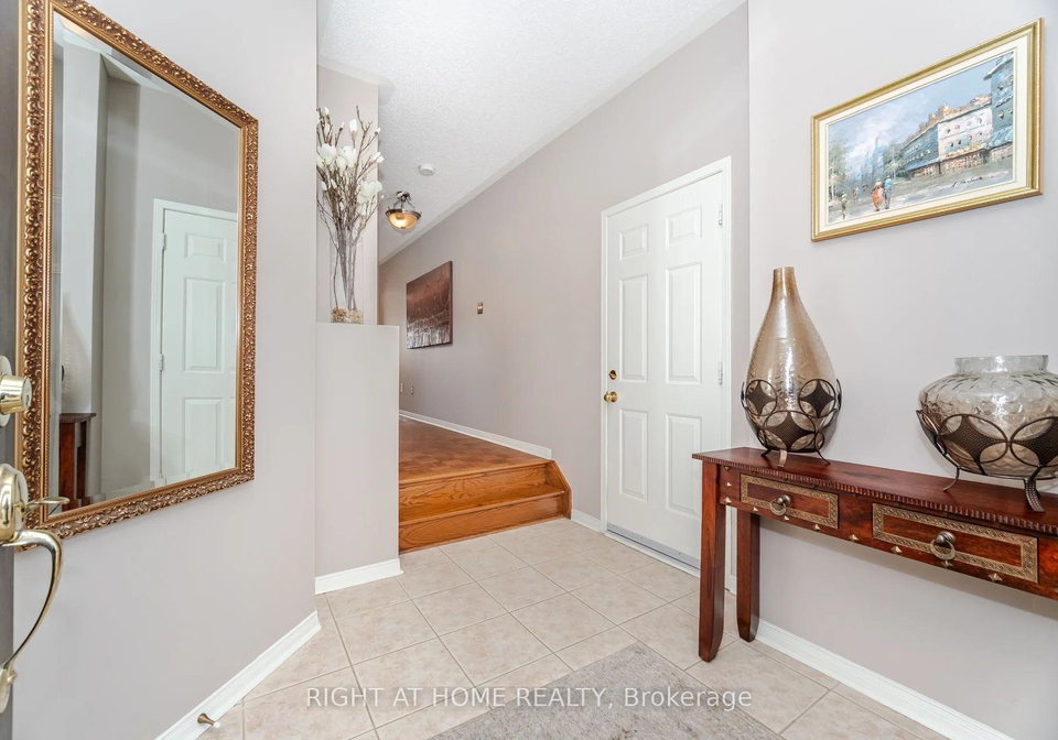 910-oaktree-crescent-newmarket-ontario-n12768604