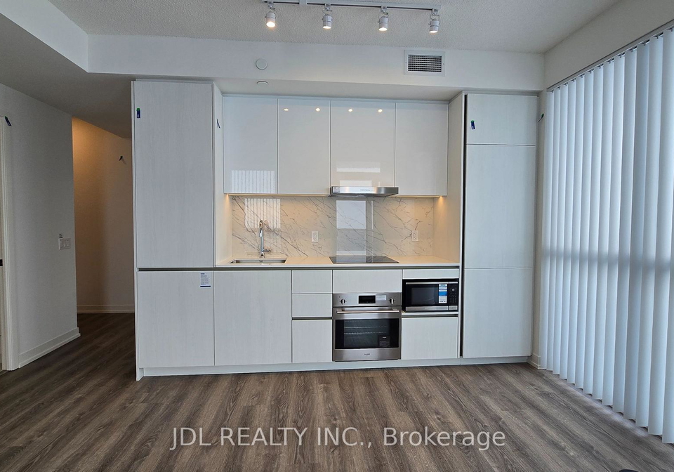8-interchange-way-vaughan-ontario-n12776476