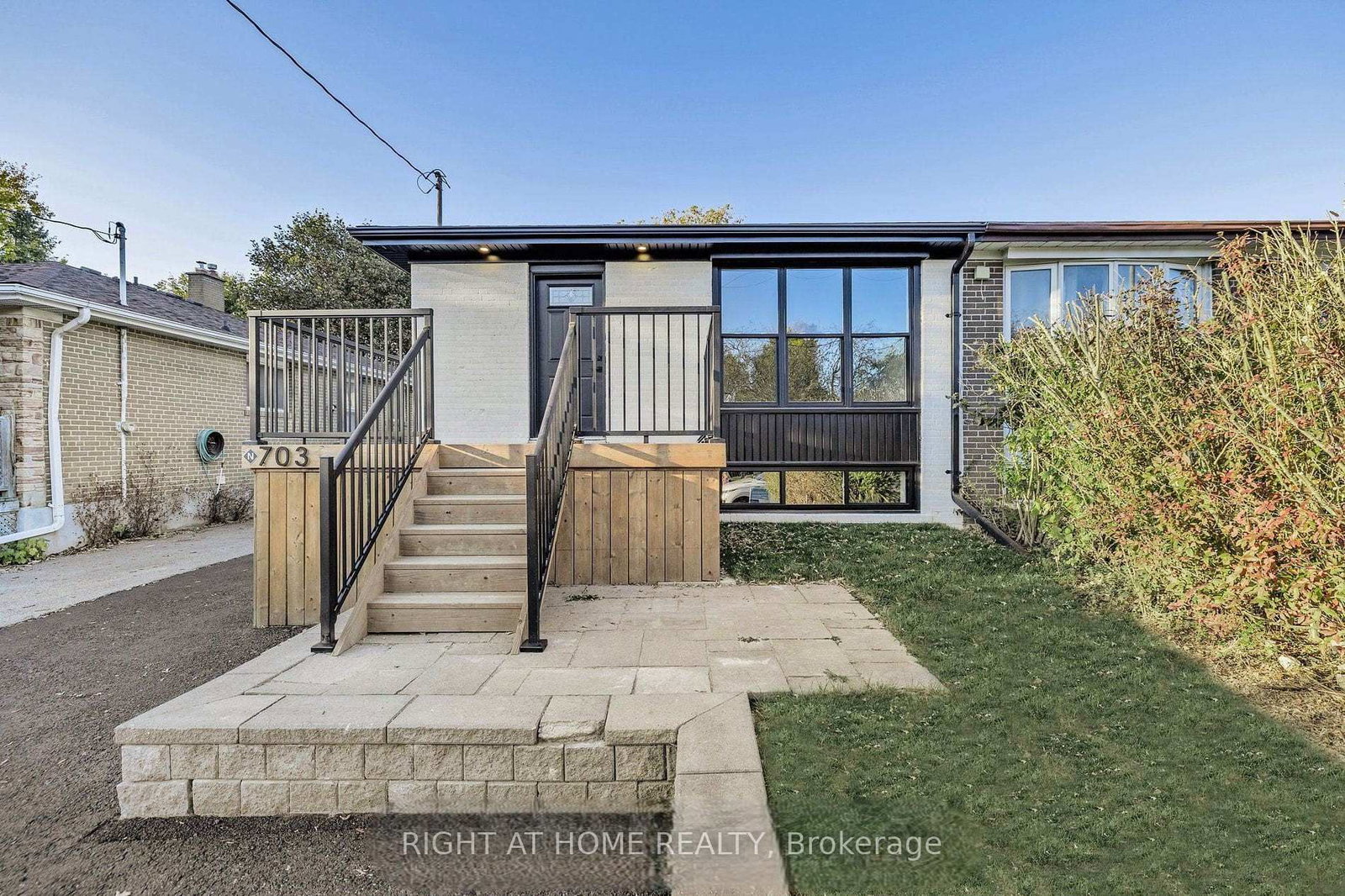 703-sunnypoint-drive-newmarket-ontario-n12778106