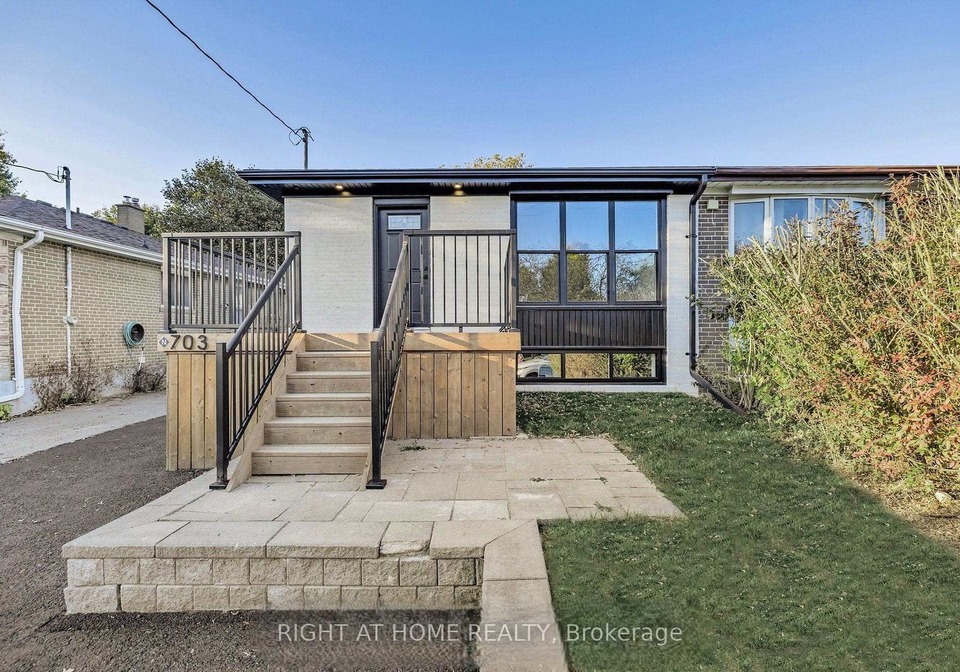 703-sunnypoint-drive-newmarket-ontario-n12778106