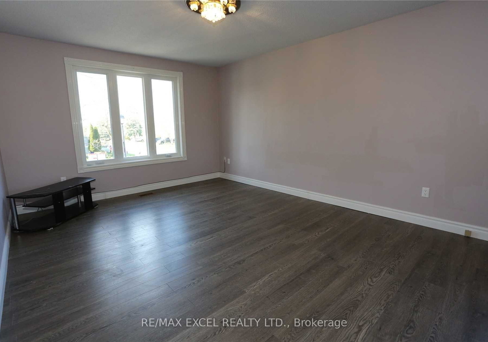 122-armitage-drive-newmarket-ontario-n12781228