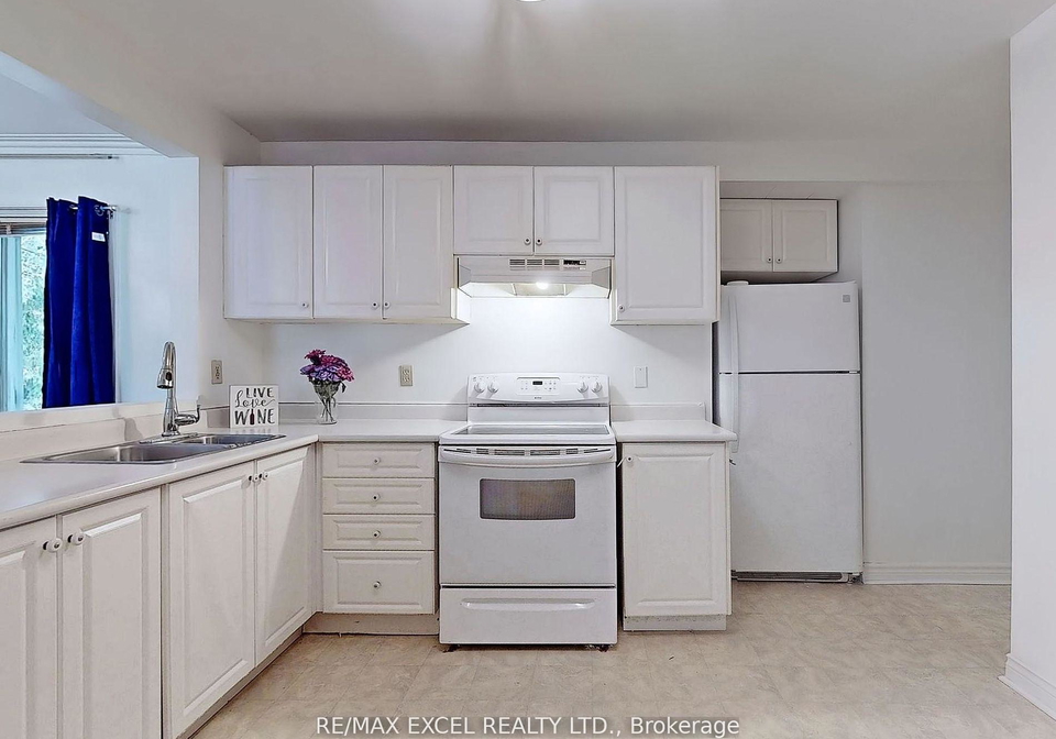 195-parkview-crescent-newmarket-ontario-n12786258
