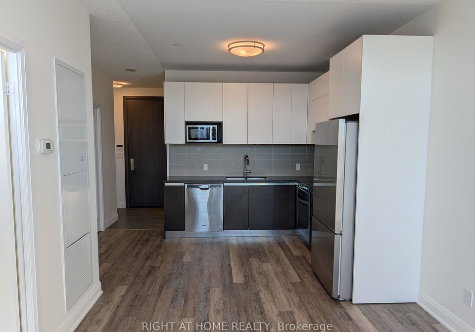 15-water-walk-drive-markham-ontario-n12796324