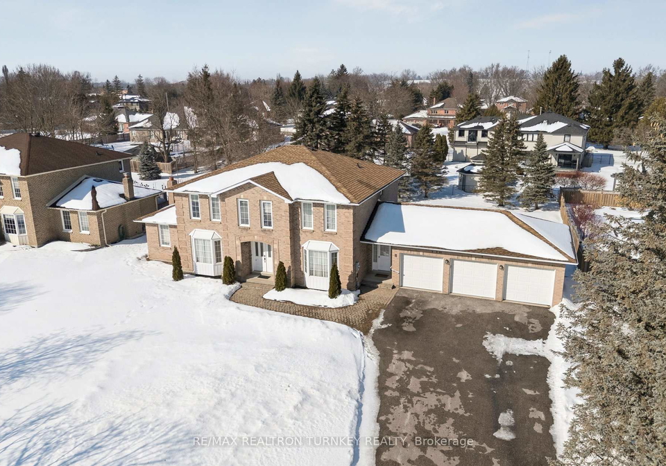 8-veronica-crescent-east-gwillimbury-ontario-n12802850