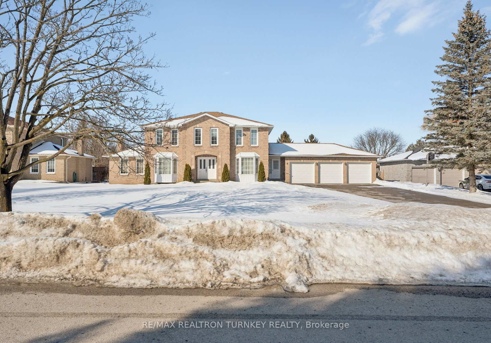 8-veronica-crescent-east-gwillimbury-ontario-n12802850