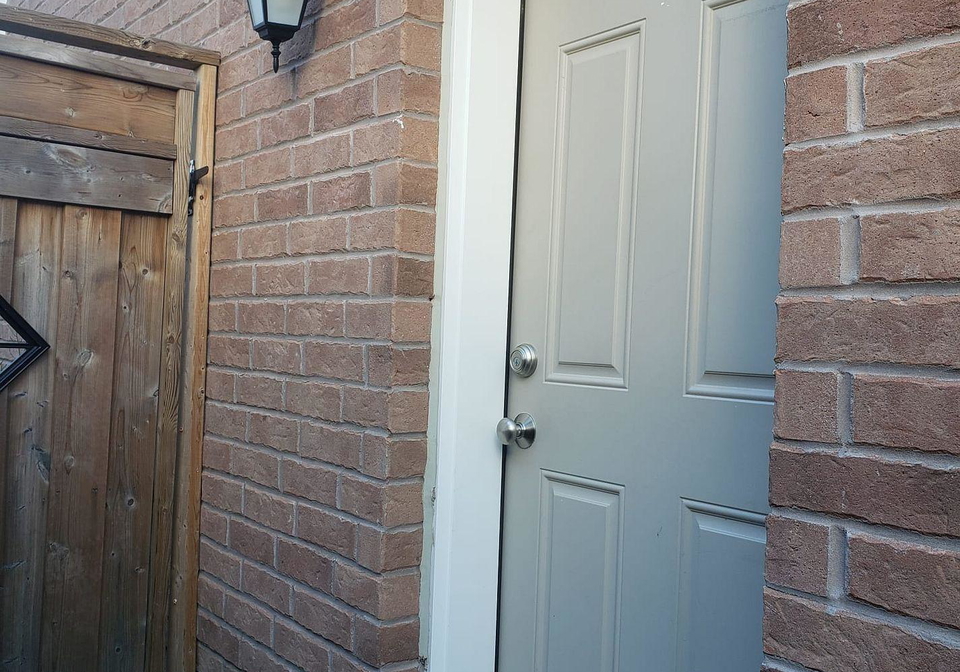 33-major-crescent-aurora-ontario-n12809296