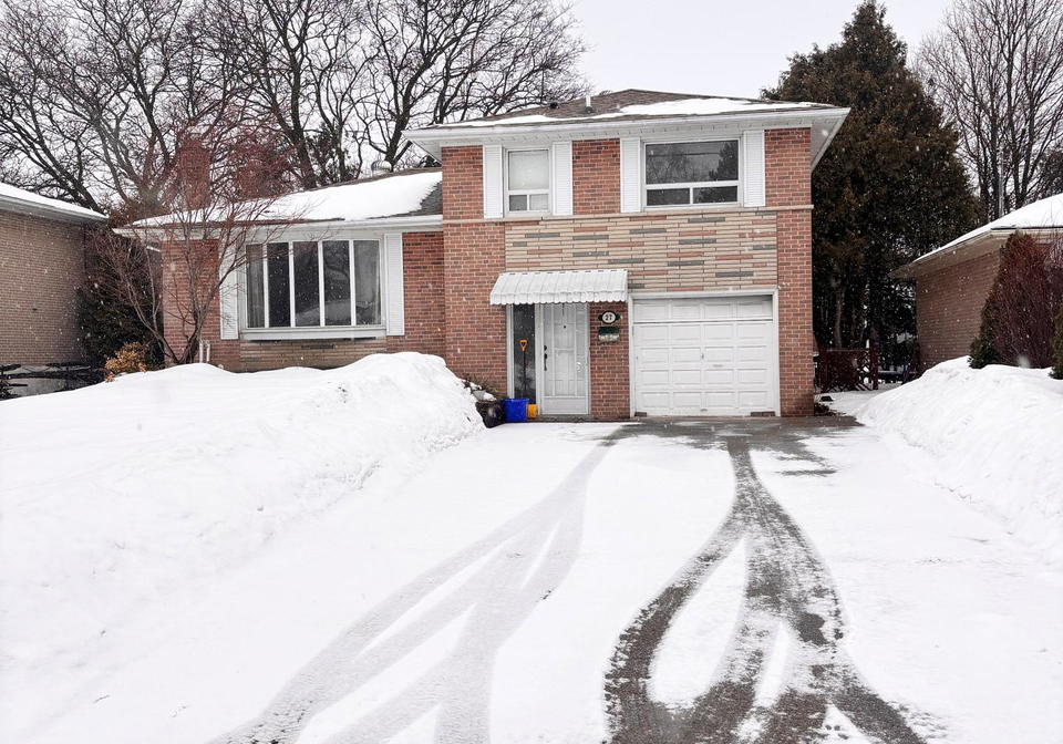 27-arrowflight-drive-markham-ontario-n12809408