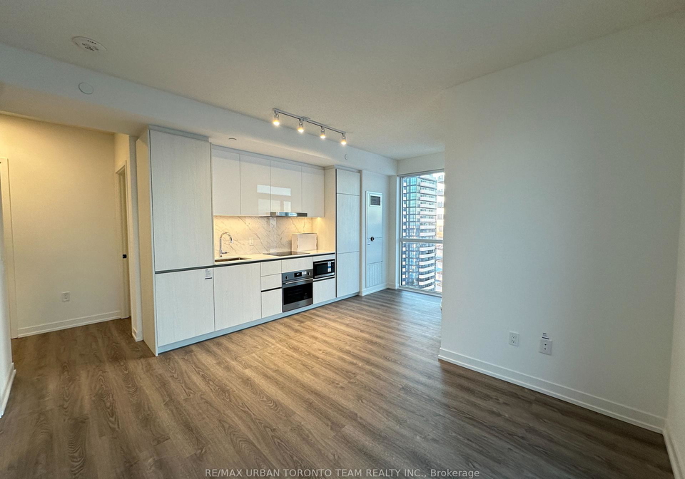 8-interchange-way-vaughan-ontario-n12811896