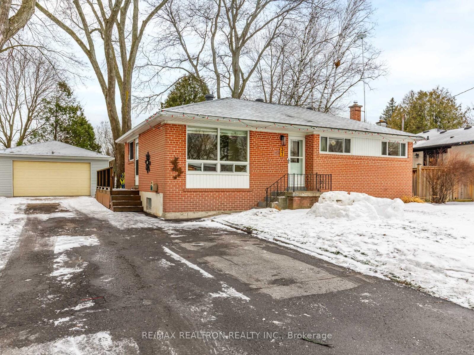 37-glass-drive-aurora-ontario-n12817068