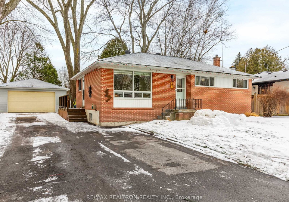37-glass-drive-aurora-ontario-n12817068
