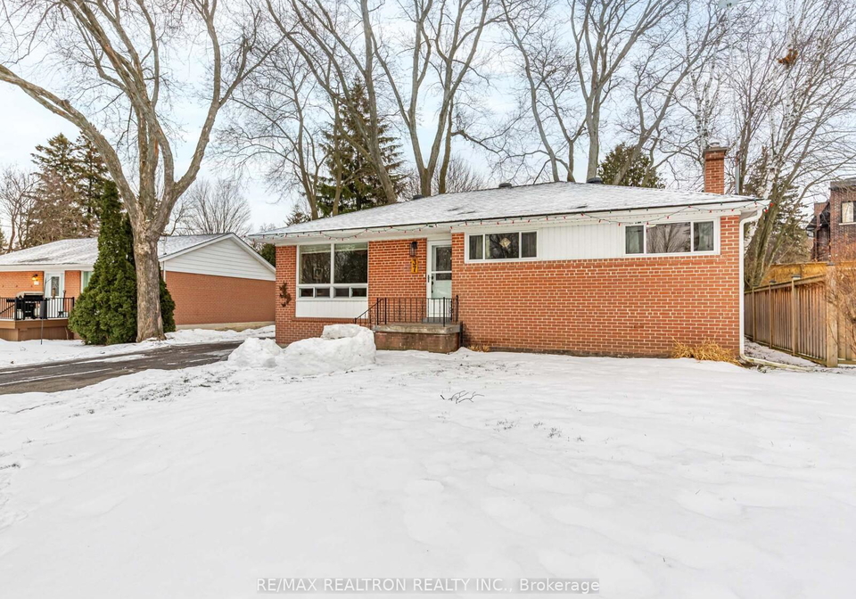 37-glass-drive-aurora-ontario-n12817068