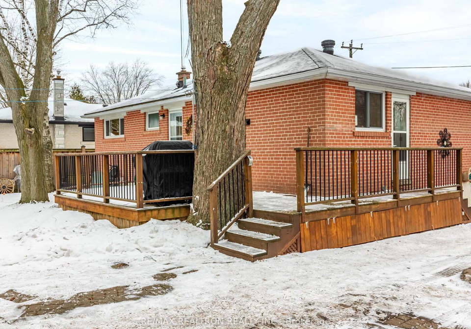 37-glass-drive-aurora-ontario-n12817068