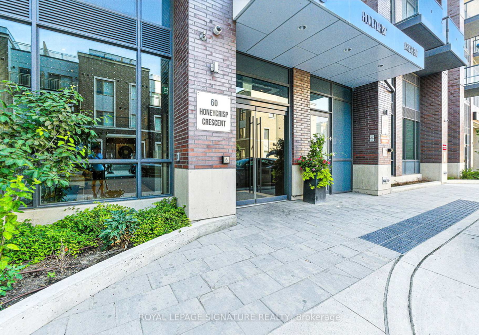 60-honeycrisp-crescent-vaughan-ontario-n12818756