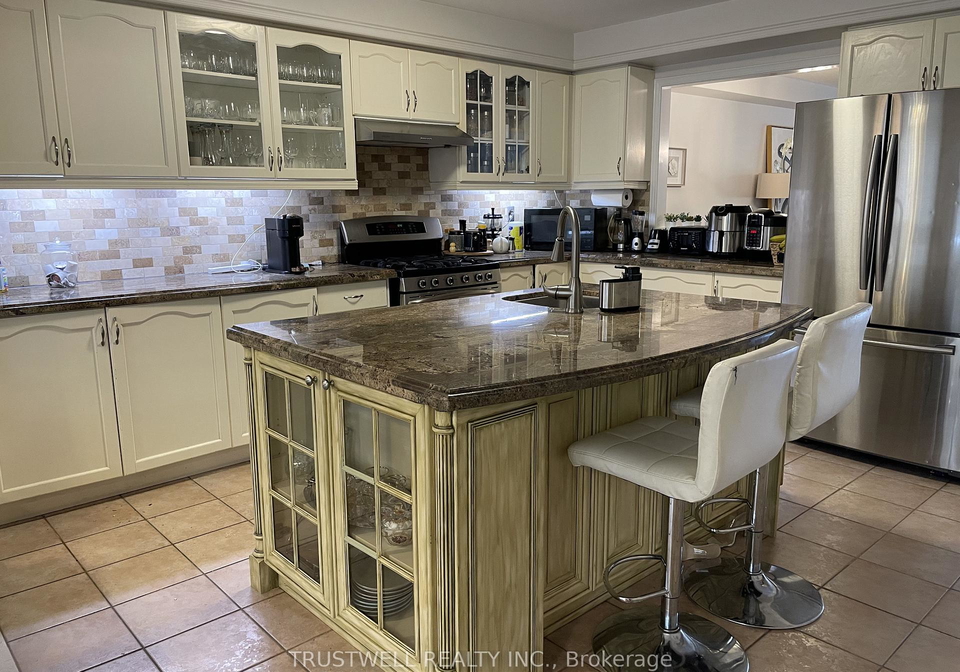 18-merrill-avenue-richmond-hill-ontario-n12828200