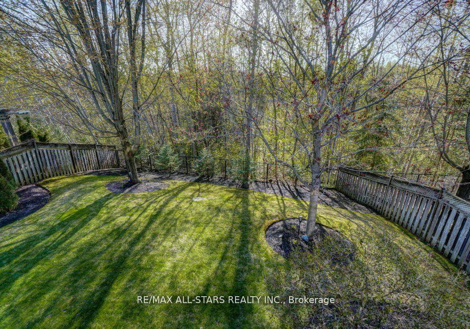 64-button-crescent-uxbridge-ontario-n12829578