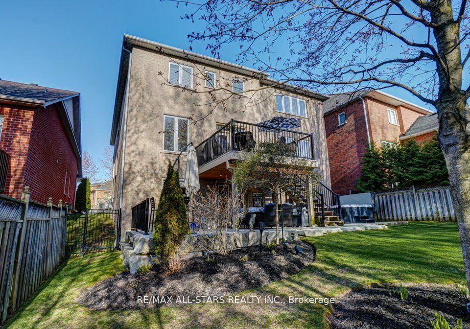 64-button-crescent-uxbridge-ontario-n12829578