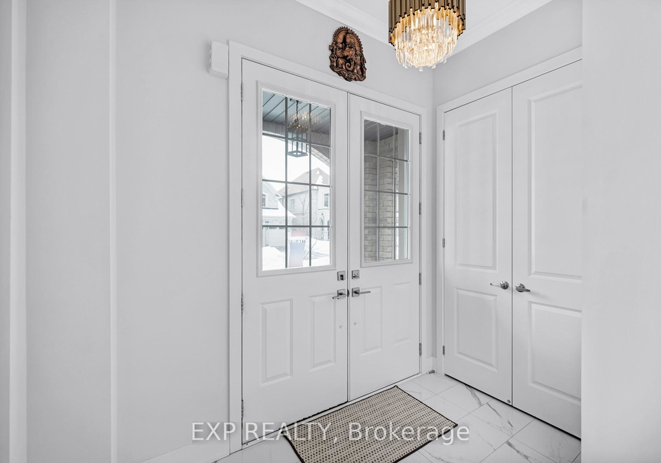 80-sikura-circle-newmarket-ontario-n12832826